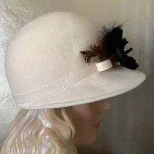 Michele | Accessories | Jaunty 96s Winter White Felt Cap  display picture 1